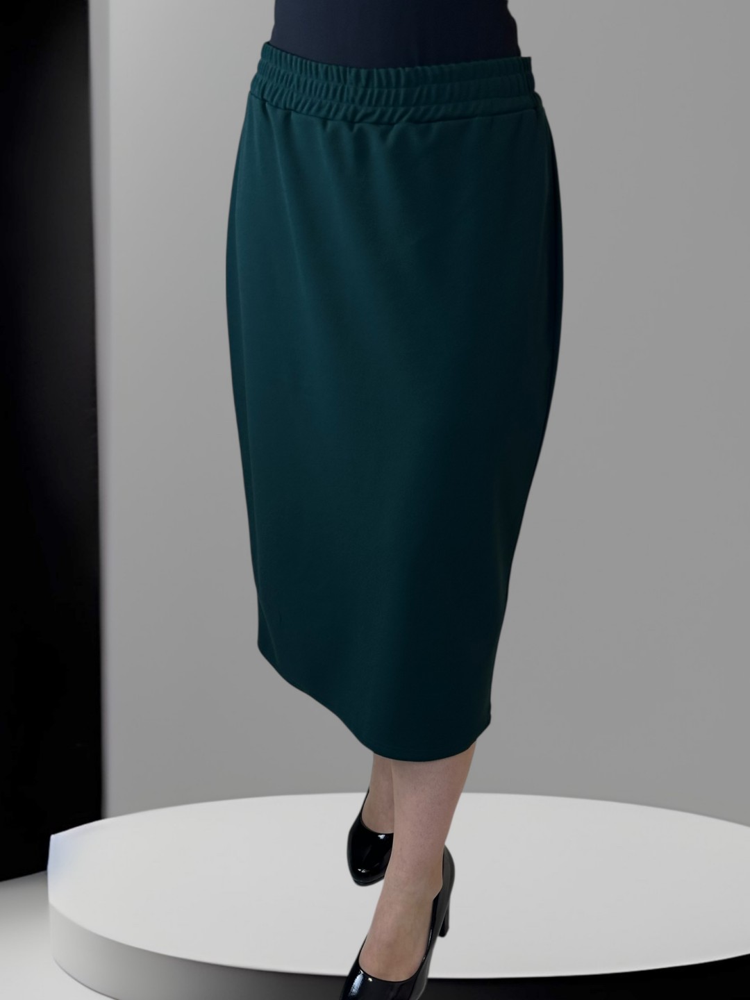 Κομψή ελαστική φούστα από κρεπ ύφασμα