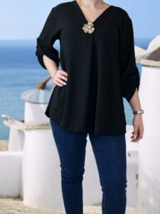 Elegant πουκάμισο με V και κόσμημα