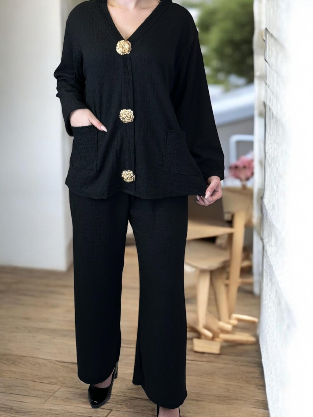 Το μαύρο σετ που αποπνέει κομψότητα