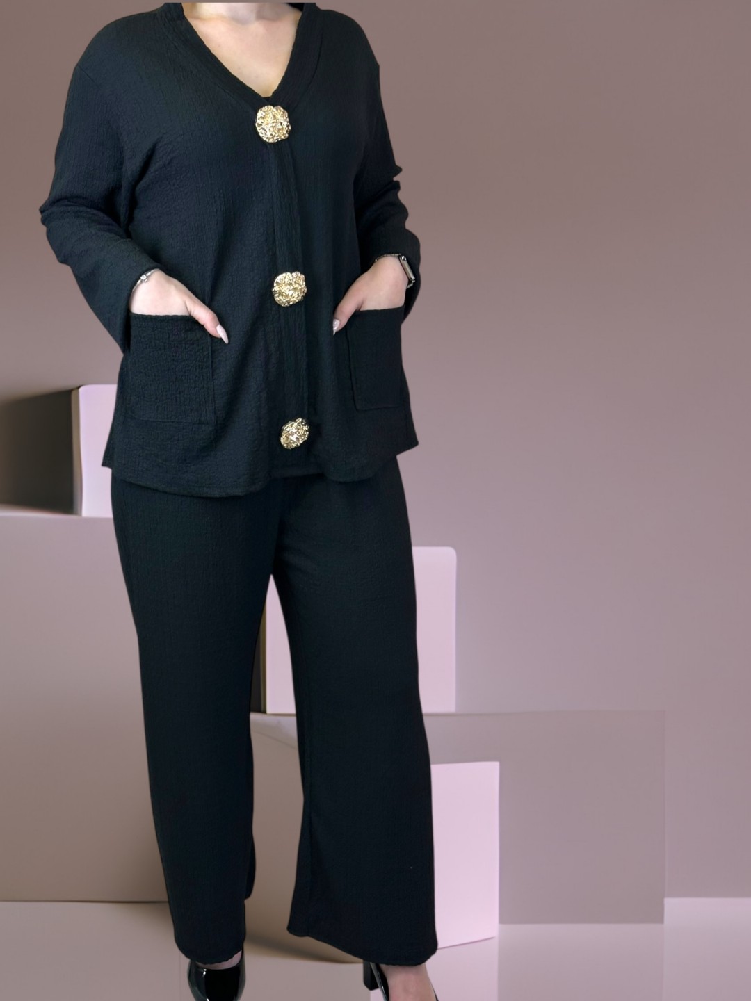 Το μαύρο σετ που αποπνέει κομψότητα