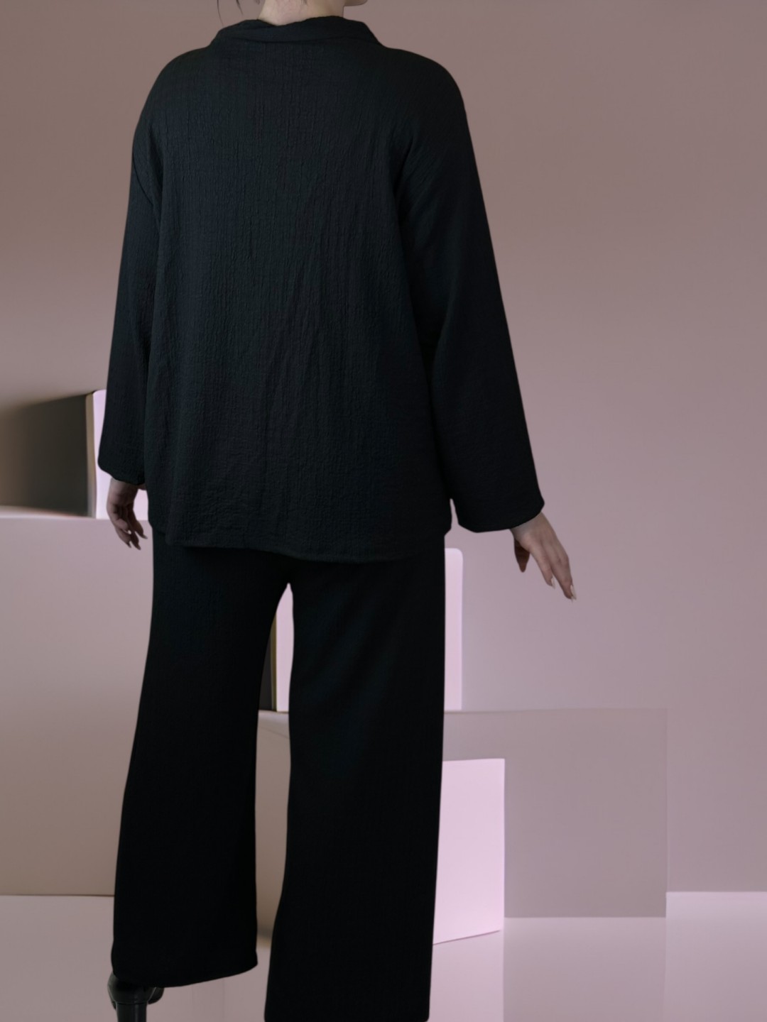 Το μαύρο σετ που αποπνέει κομψότητα