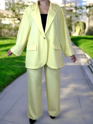 Κομψό κοστούμι με υφή κουστουμιού