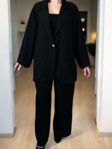 Κομψό κοστούμι με υφή κουστουμιού