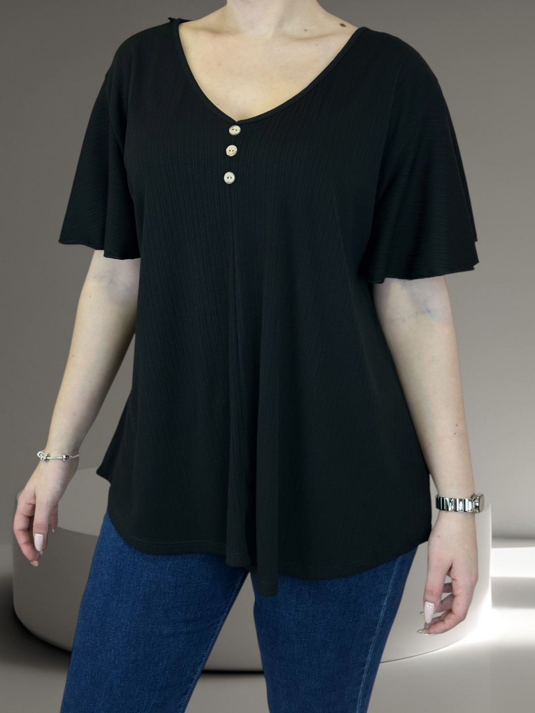 Κοντομάνικη μπλούζα με φίνα κουμπιά