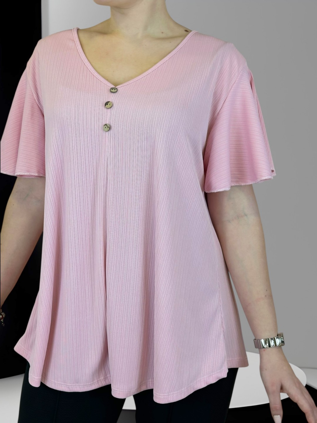 Κοντομάνικη μπλούζα με φίνα κουμπιά