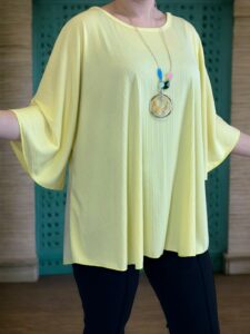 Η ribbed μπλούζα που αγκαλιάζει τη σιλουέτα