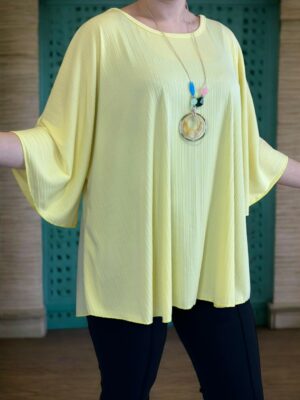 Η ribbed μπλούζα που αγκαλιάζει τη σιλουέτα