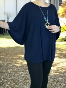 Η ribbed μπλούζα που αγκαλιάζει τη σιλουέτα