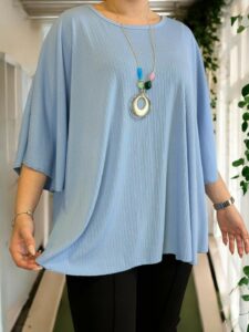 Η ribbed μπλούζα που αγκαλιάζει τη σιλουέτα