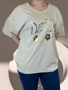 Η μπλούζα με gold print που ξεχωρίζει