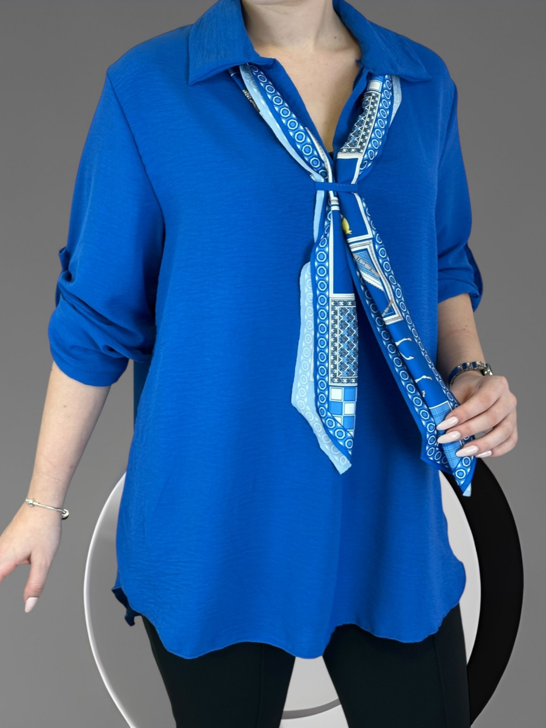 Το πουκάμισο με scarf που απογειώνει το look