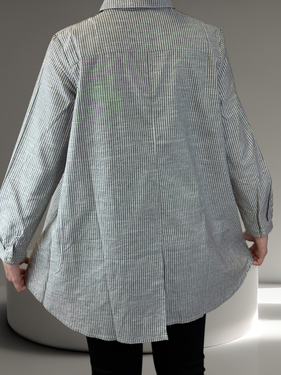 Γυναικείο πουκάμισο με ιδιαίτερο σχέδιο πίσω