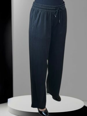 Ελαστικό παντελόνι άνετης γραμμής με τσέπες