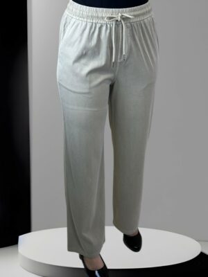 Ελαστικό παντελόνι άνετης γραμμής με τσέπες