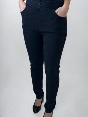 Το soft denim παντελόνι που θα φορέσεις παντού