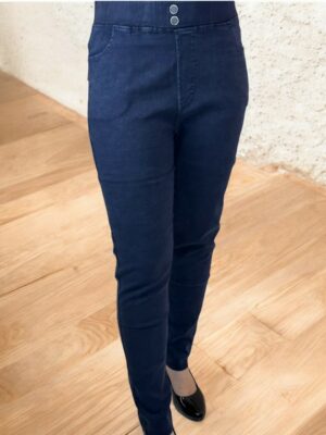 Το soft denim παντελόνι που θα φορέσεις παντού