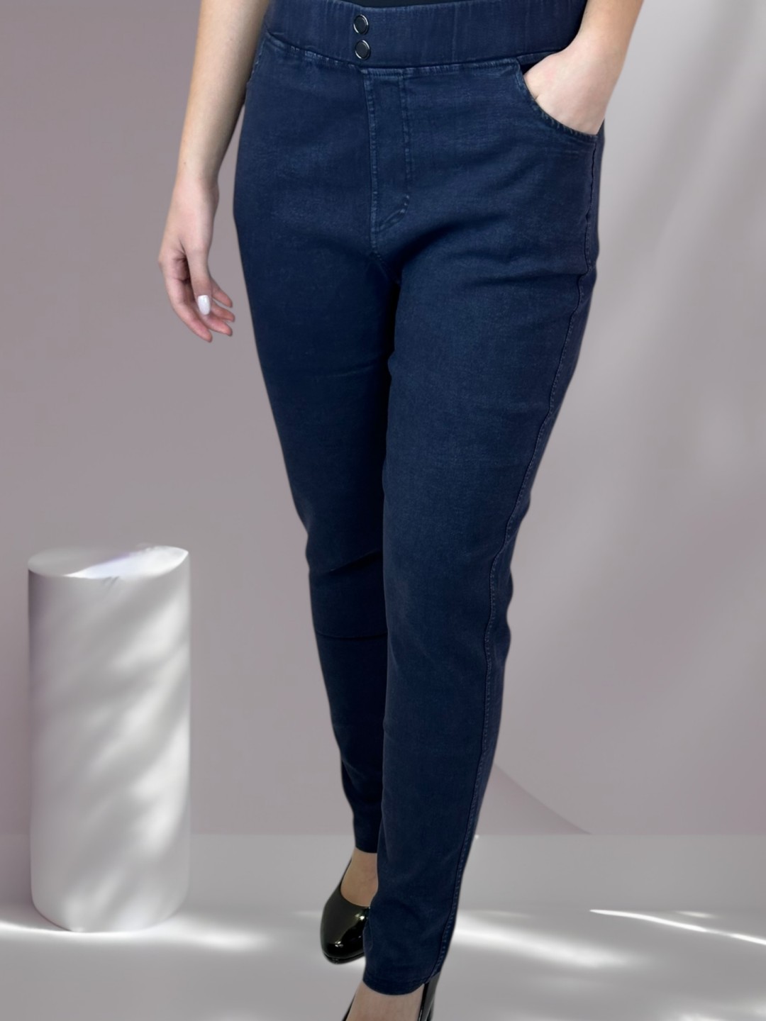 Το soft denim παντελόνι που θα φορέσεις παντού