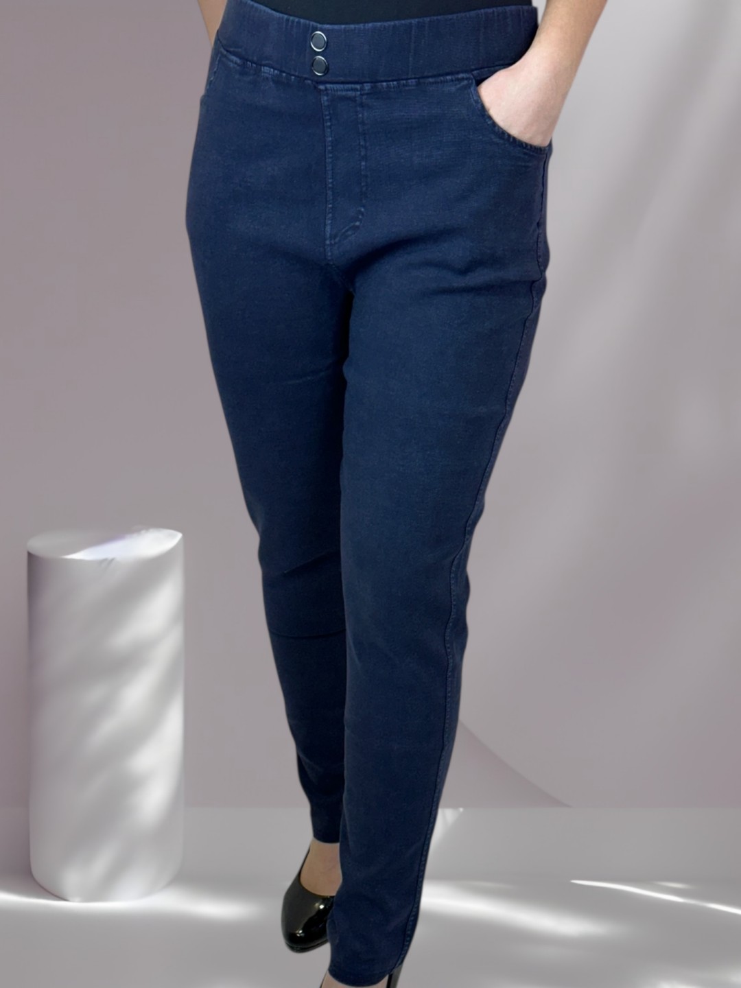 Το soft denim παντελόνι που θα φορέσεις παντού