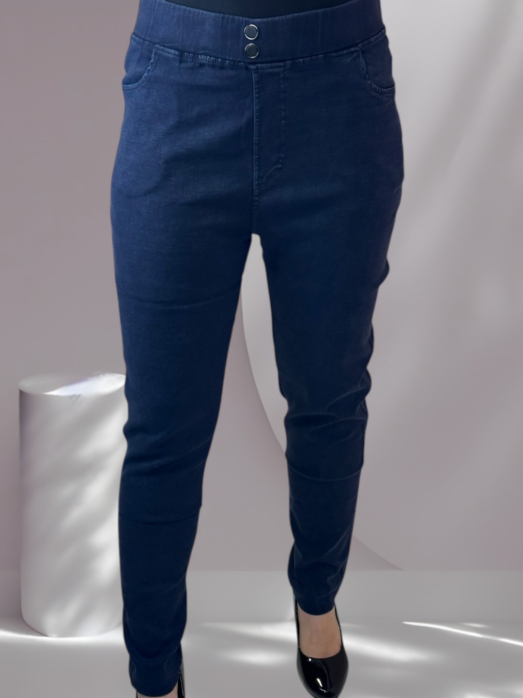 Το soft denim παντελόνι που θα φορέσεις παντού