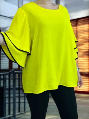 Η μπλούζα με τα μανίκια που κλέβουν την παράσταση