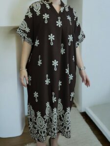 Το φόρεμα με V που μαγνητίζει τα βλέμματα