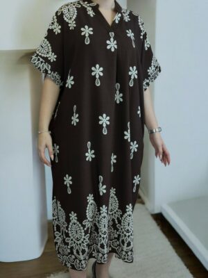 Το φόρεμα με V που μαγνητίζει τα βλέμματα