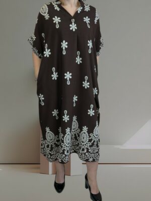 Το φόρεμα με V που μαγνητίζει τα βλέμματα