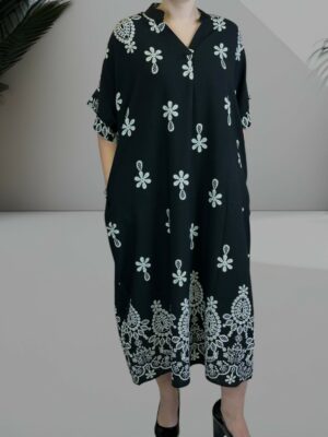 Το φόρεμα με V που μαγνητίζει τα βλέμματα