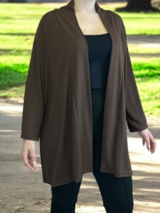 Ελαφριά πλεκτή ζακέτα για καθημερινές εμφανίσεις