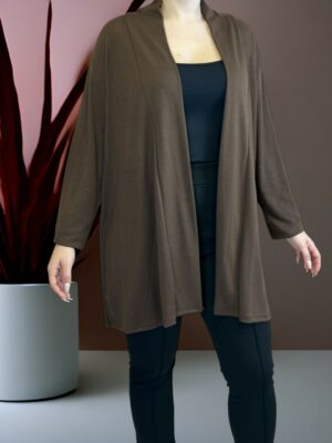 Ελαφριά πλεκτή ζακέτα για καθημερινές εμφανίσεις