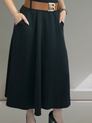 Η κλος φούστα που κολακεύει τη σιλουέτα