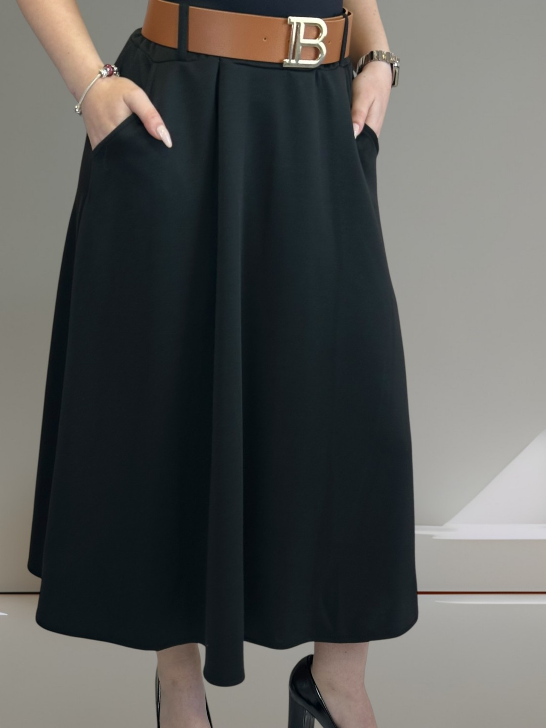 Η κλος φούστα που κολακεύει τη σιλουέτα