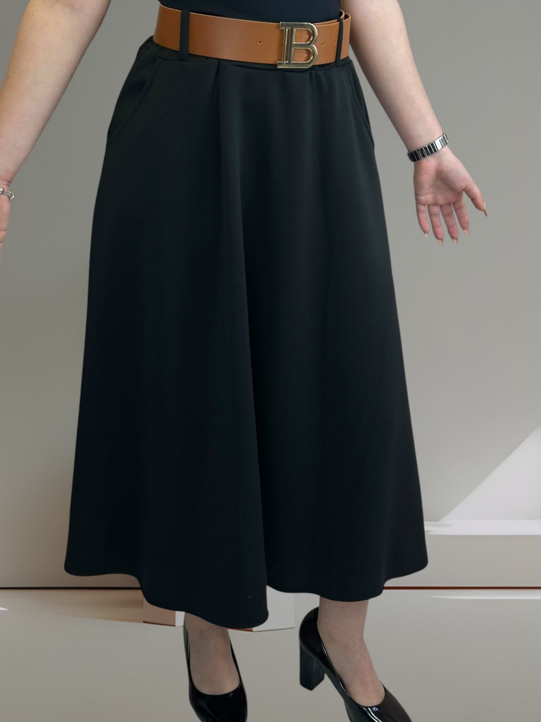 Η κλος φούστα που κολακεύει τη σιλουέτα