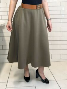 Η κλος φούστα που κολακεύει τη σιλουέτα