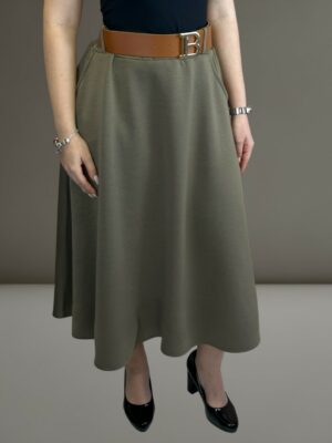 Η κλος φούστα που κολακεύει τη σιλουέτα