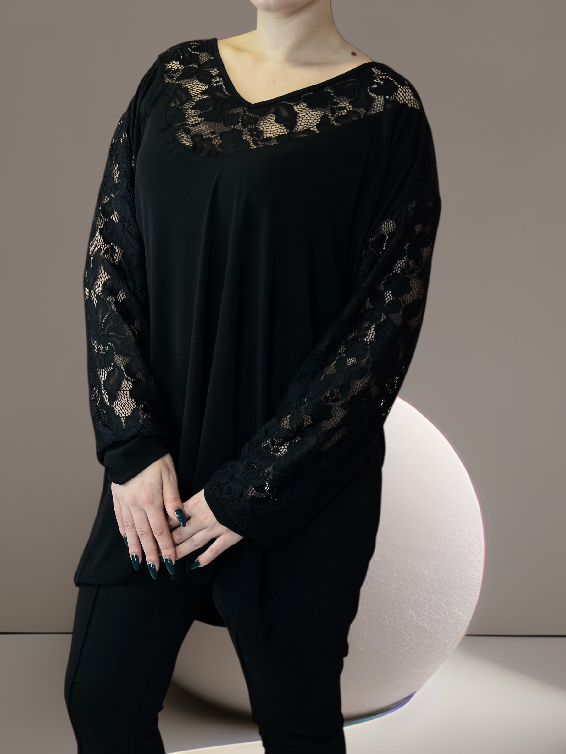 Must-have μπλούζα με φίνα δαντέλα - Image 2