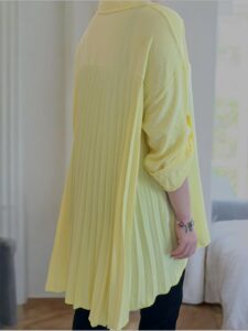 Κομψό πουκάμισο με πλισέ λεπτομέρεια πίσω