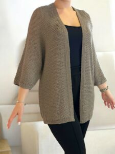 Η πορτοκαλί πλεκτή ζακέτα που φωτίζει το look