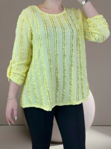 Must-have μπλούζα με textured λεπτομέρεια