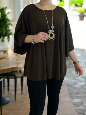 Η ribbed μπλούζα που αγκαλιάζει τη σιλουέτα