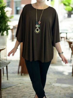 Η ribbed μπλούζα που αγκαλιάζει τη σιλουέτα