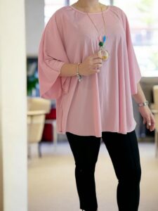 Η ribbed μπλούζα που αγκαλιάζει τη σιλουέτα