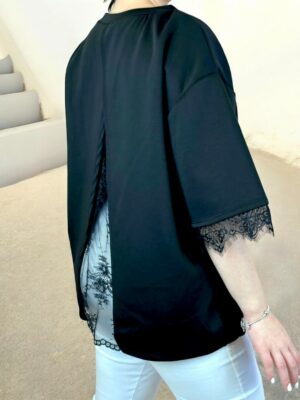 Μπλούζα με ρομαντική δαντελένια πλάτη