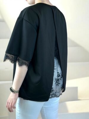 Μπλούζα με ρομαντική δαντελένια πλάτη