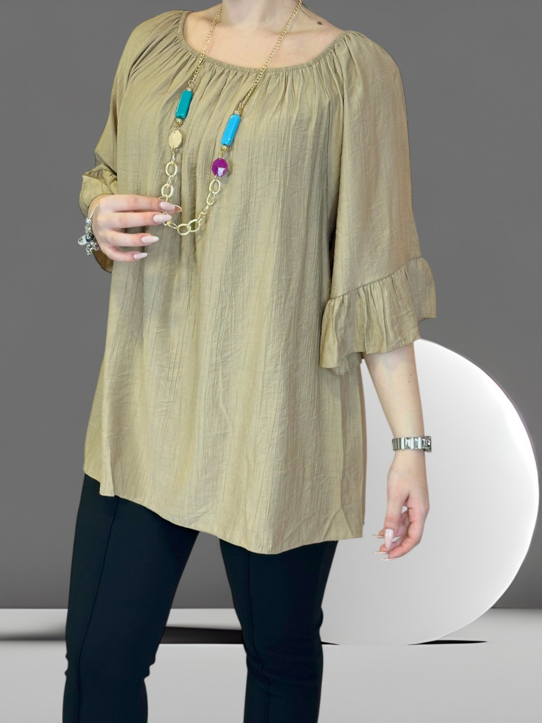 Elegant μπλούζα με βολάν λεπτομέρεια