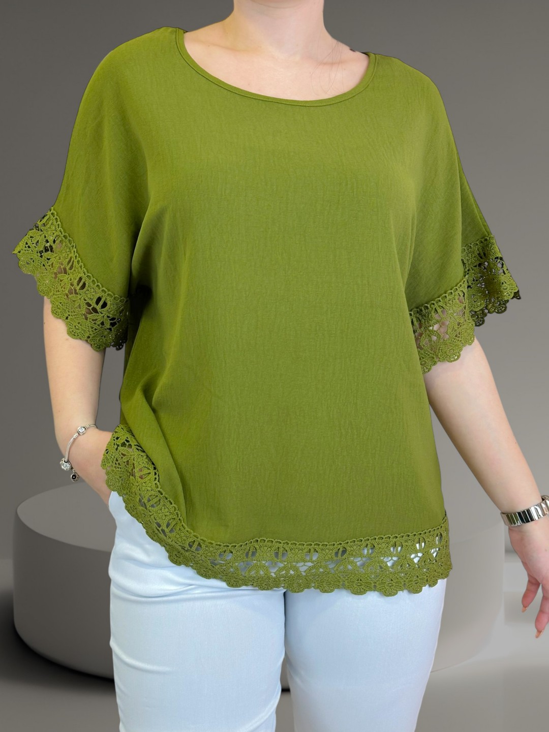 Μπλούζα με ρομαντική κομψότητα