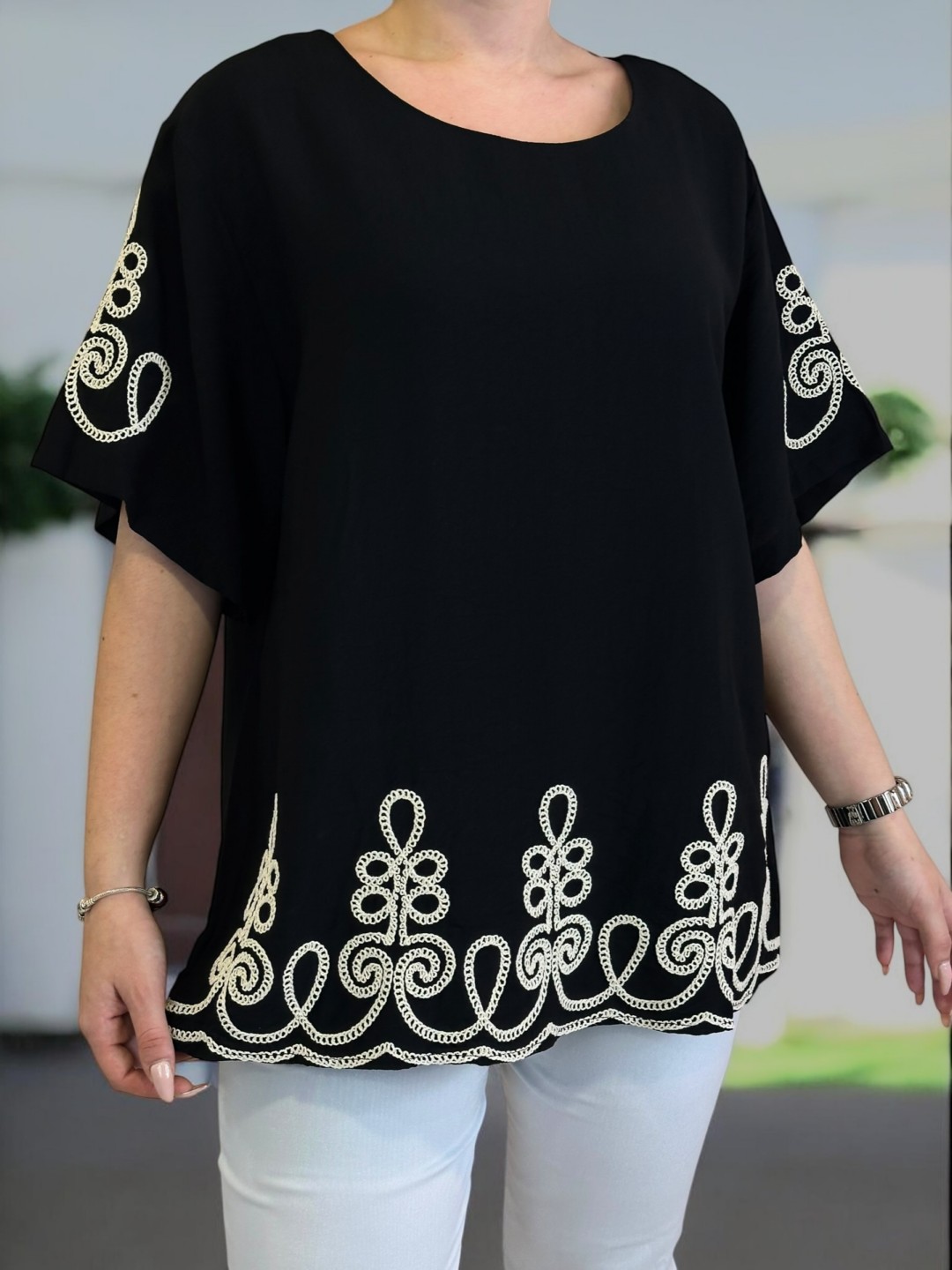 Μπλούζα με ιδιαίτερο κεντημένο σχέδιο