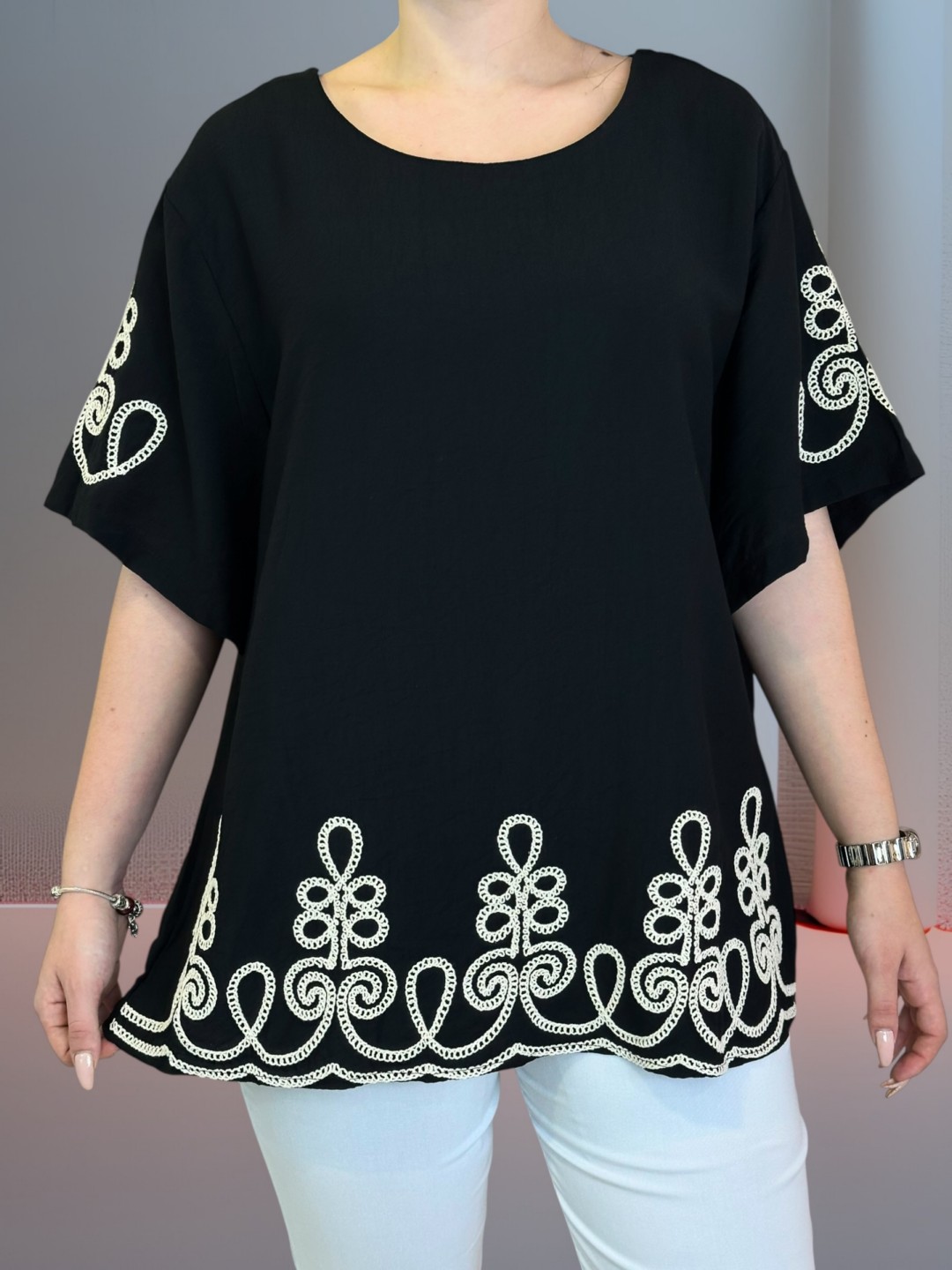 Μπλούζα με ιδιαίτερο κεντημένο σχέδιο