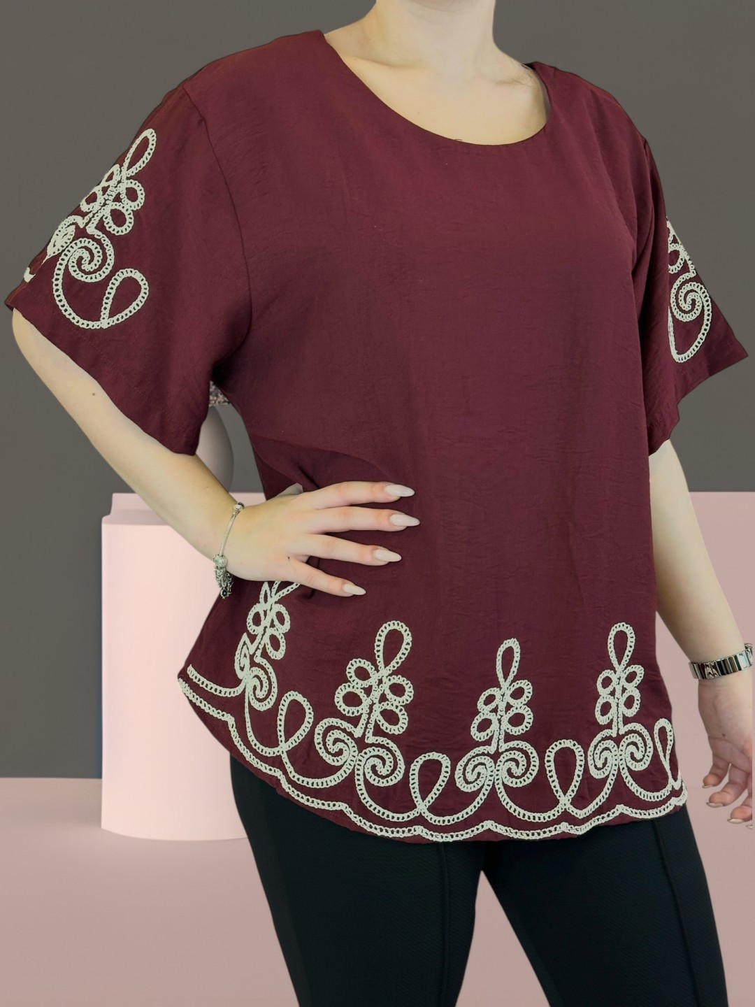 Μπλούζα με ιδιαίτερο κεντημένο σχέδιο