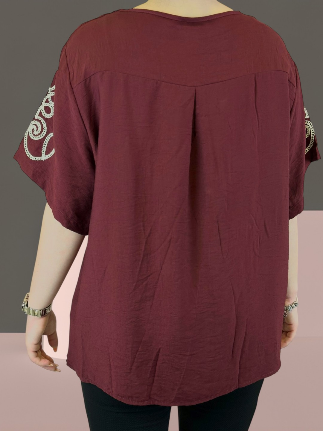 Μπλούζα με ιδιαίτερο κεντημένο σχέδιο